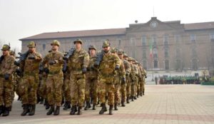 Militari in marcia