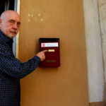 natale_salvo-mostra-adesivo-nopub