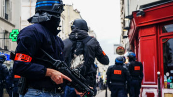 polizia-francia-spara-lbd