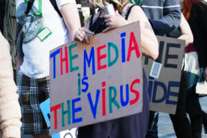 vaccino-virus-massmedia