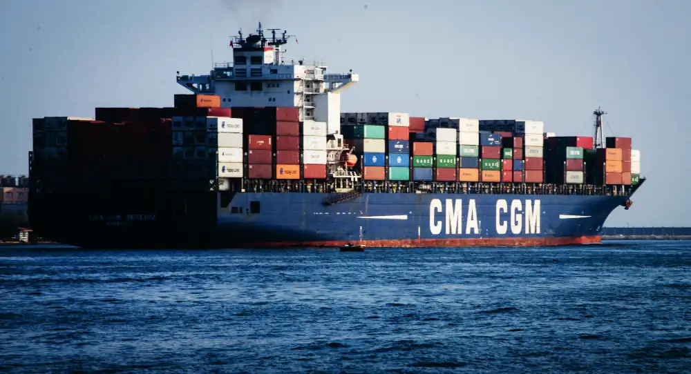 nave_containers_cmacgm