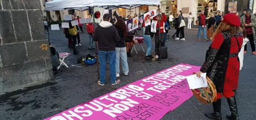 protesta_nonunadimeno_sgombero_consultorio_catania